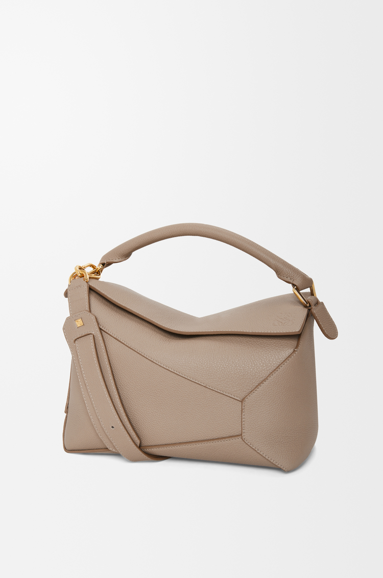 LOEWE Bolso Puzzle Edge mediano en piel de ternera Arena