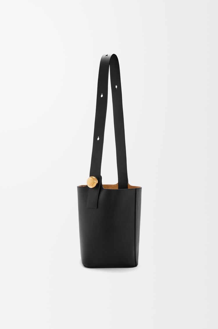 LOEWE ペブル バケットバッグ ミディアム（スムースカーフ） ブラック