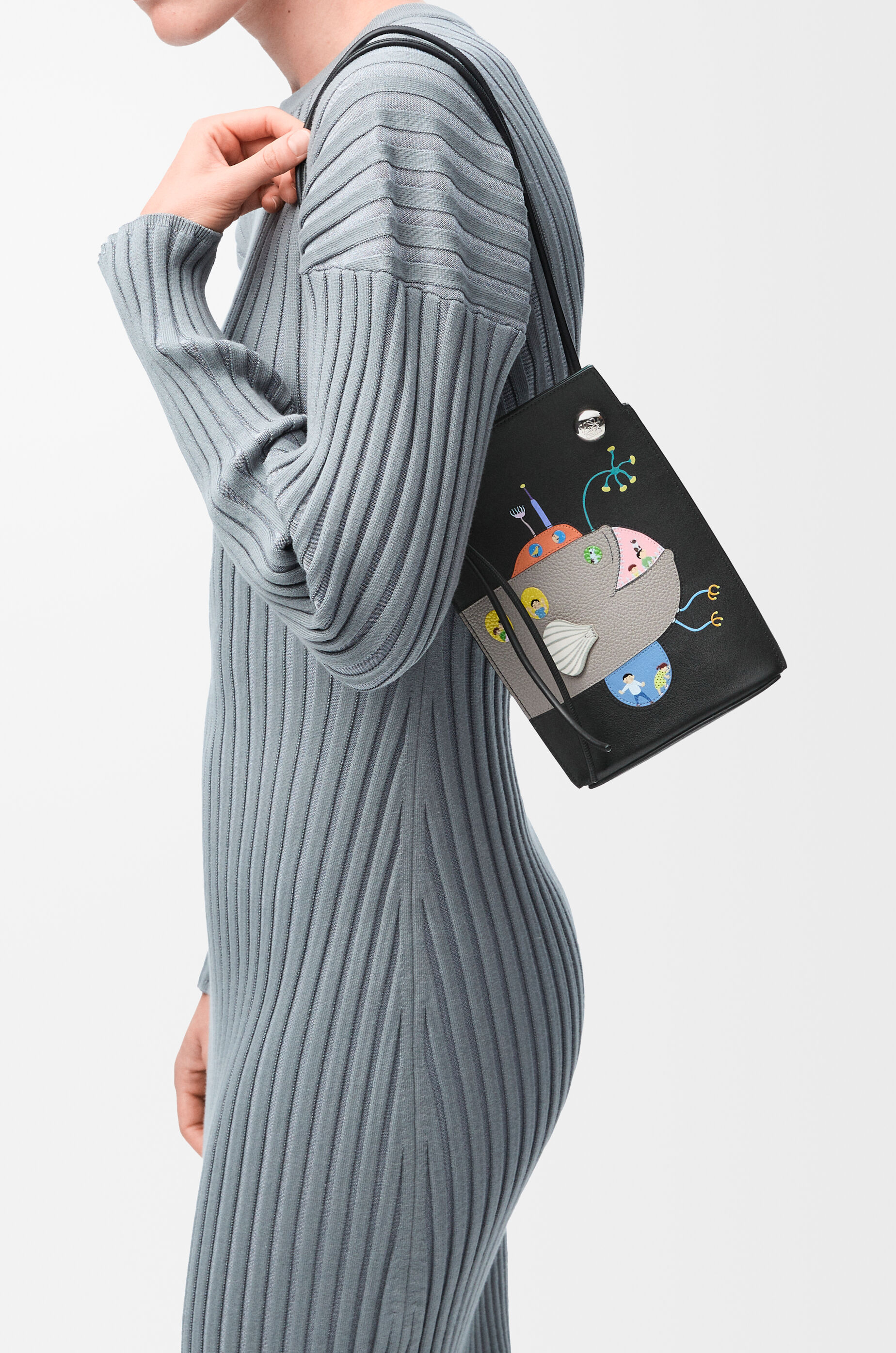 サブマリン ペブル ダイス ポケット（クラシックカーフ） ブラック - LOEWE