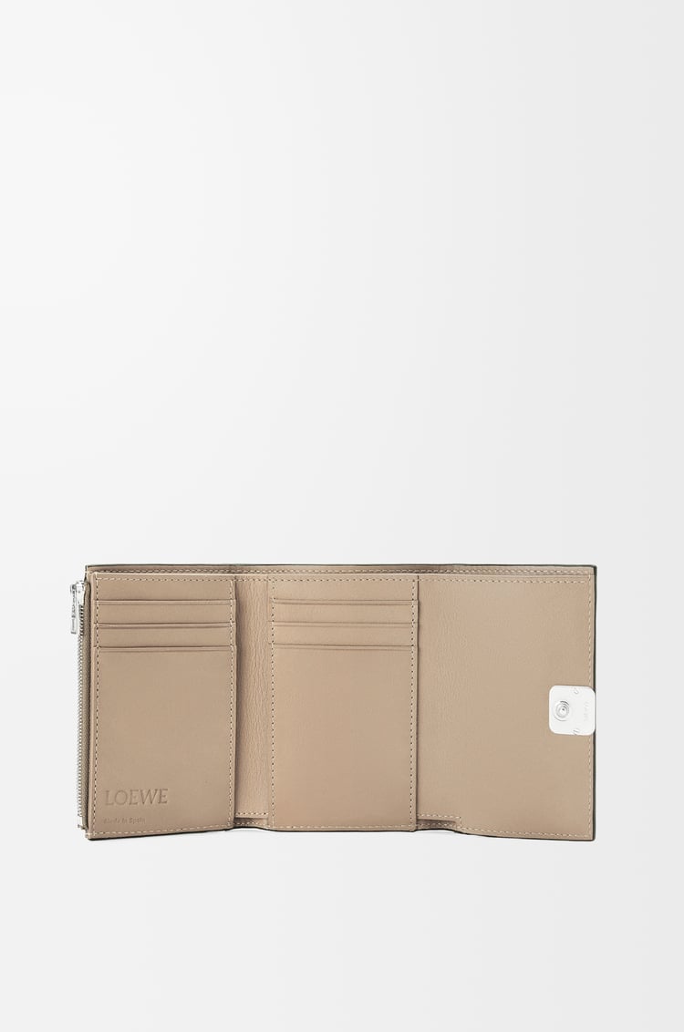 LOEWE 小型鵝卵石紋小牛皮 Anagram 直式錢包 沙色