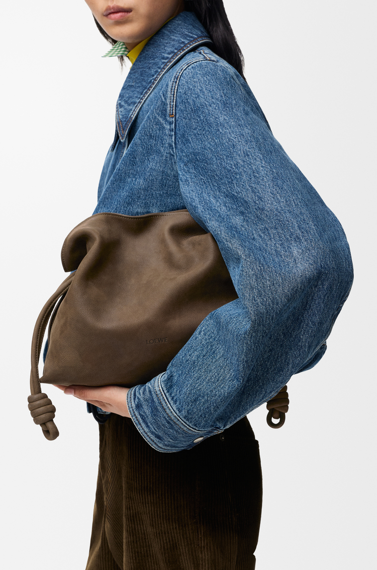 LOEWE Flamenco clutch moyen en nubuck grainé Toundra