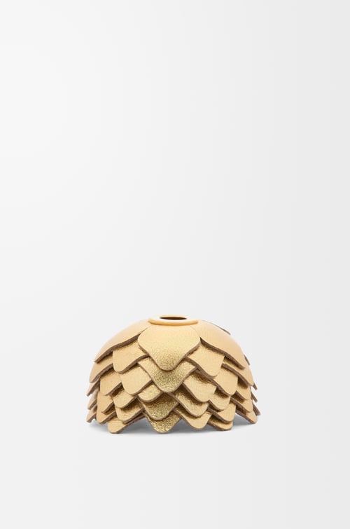 LOEWE Charm Flower en piel de ternera Dorado plp_rd