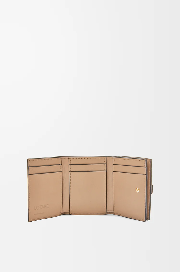 LOEWE Cartera con tres pliegues en suave piel de ternera graneada Toffee/Bronceado