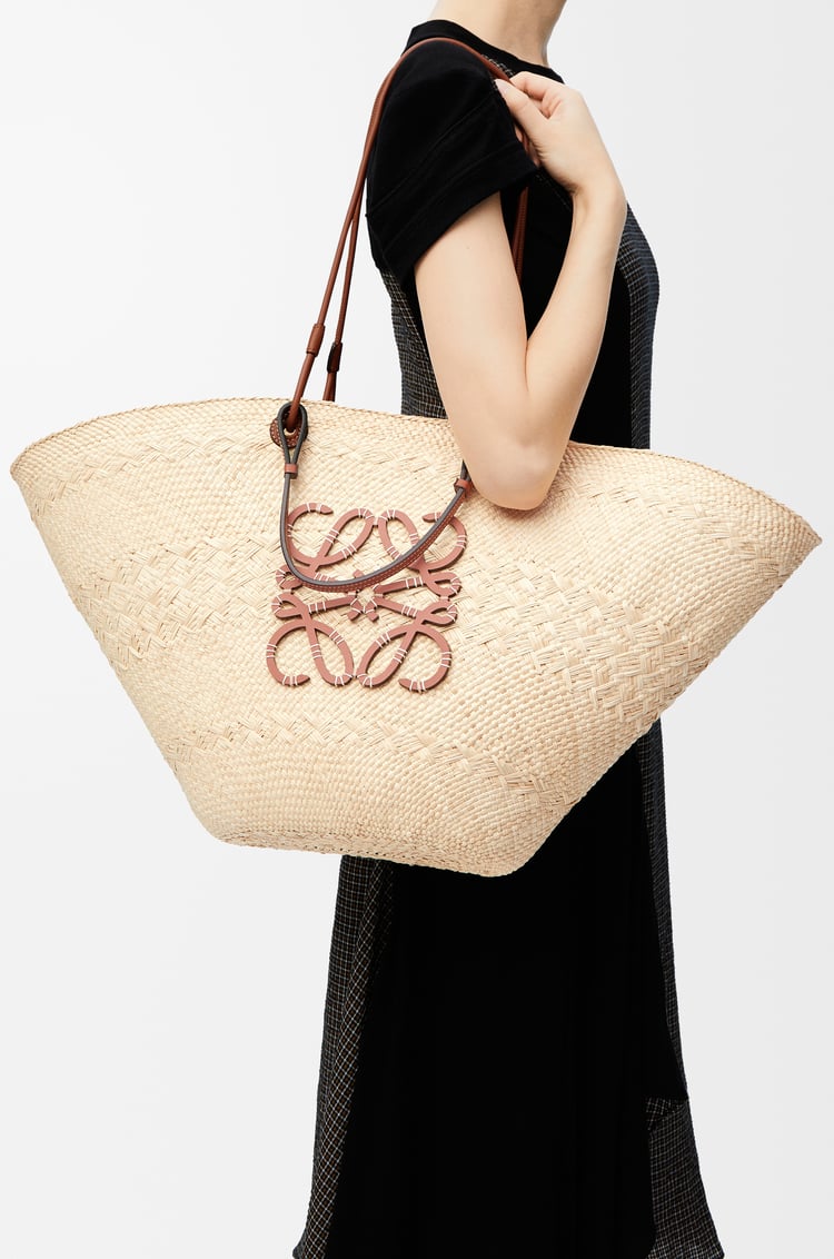 LOEWE Bolso capazo Anagram grande en palma de iraca y piel de ternera Natural/Bronceado