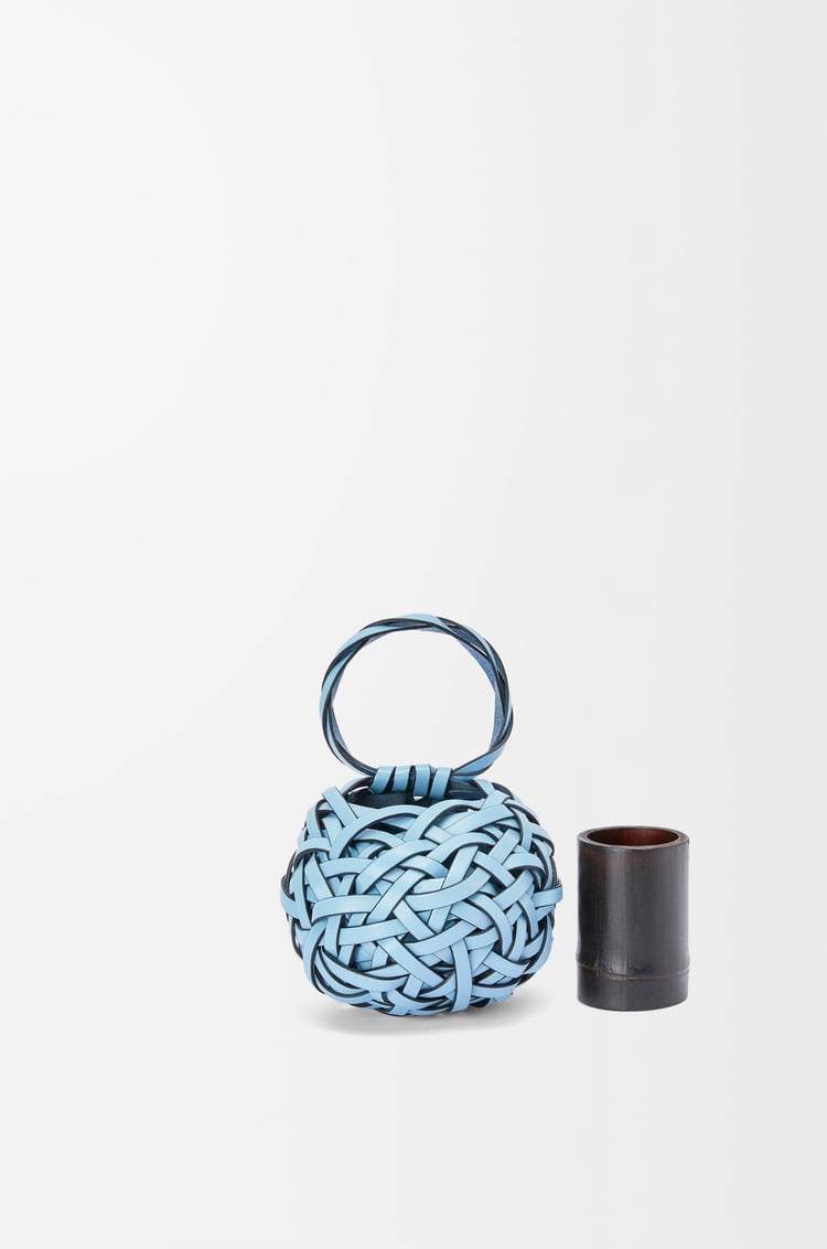 LOEWE 牛皮革和竹子编织鸟巢花瓶 浅蓝色