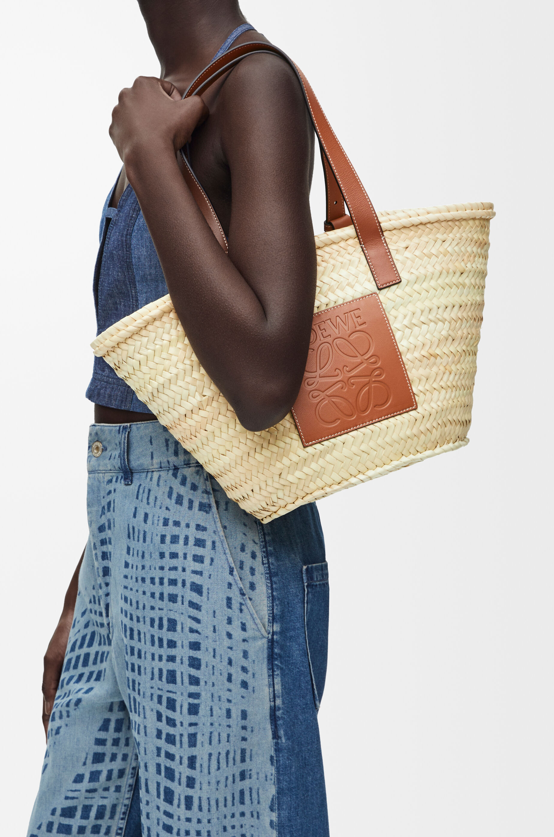 Basket bag in palm leaf and calfskin Beige - LOEWE