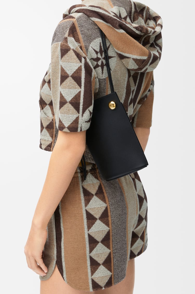 LOEWE Pebble Dice pocket in classic calfskin Black