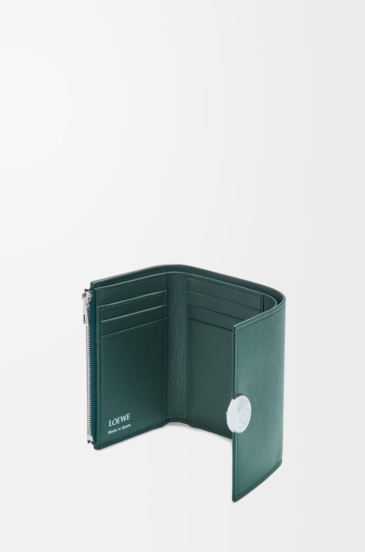 LOEWE Cartera vertical pequeña Pebble en piel napa de ternera Bosque Profundo