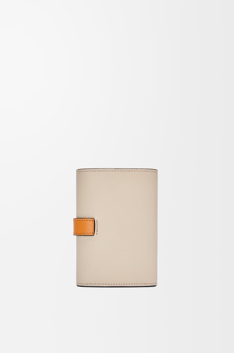 LOEWE Cartera vertical pequeña en piel de ternera Avena Claro/Miel
