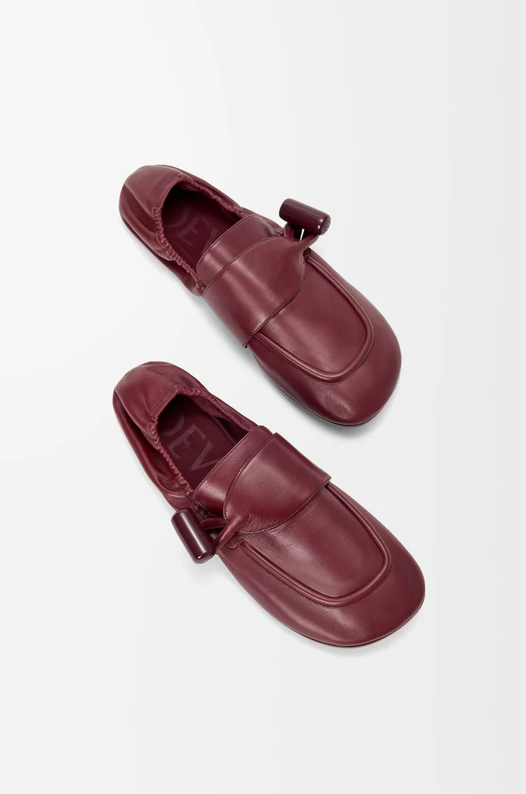 LOEWE Mocassins Toggle en cuir de veau lisse brillant Rouge Brûlé