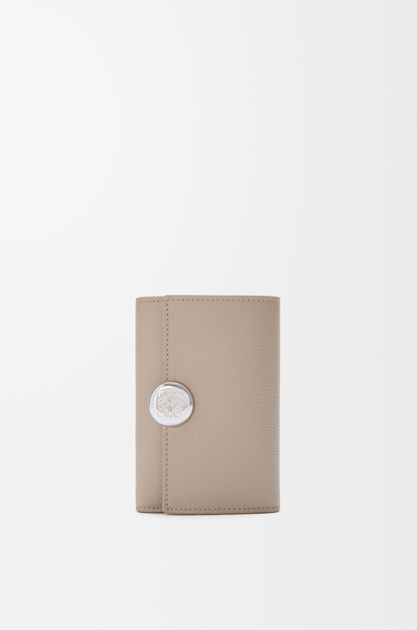 Pebble small vertical wallet in pebble grained calfskin