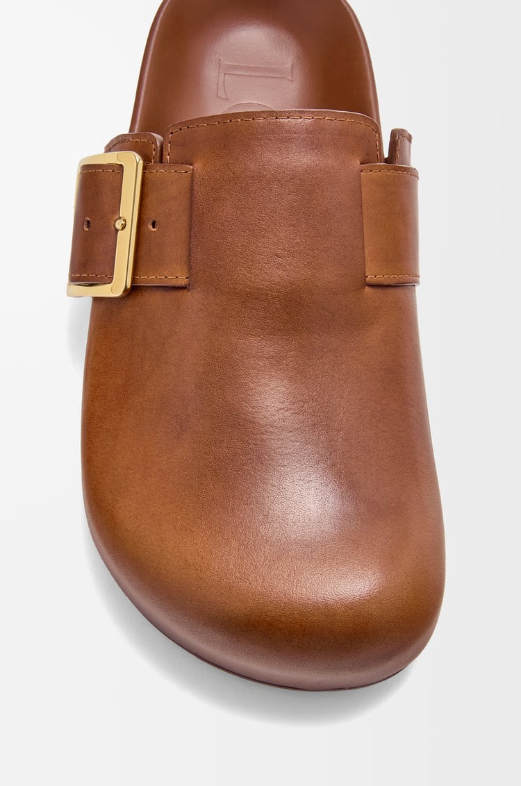 LOEWE Ease Buckle 植鞣小牛皮穆勒鞋 鐵鏽色