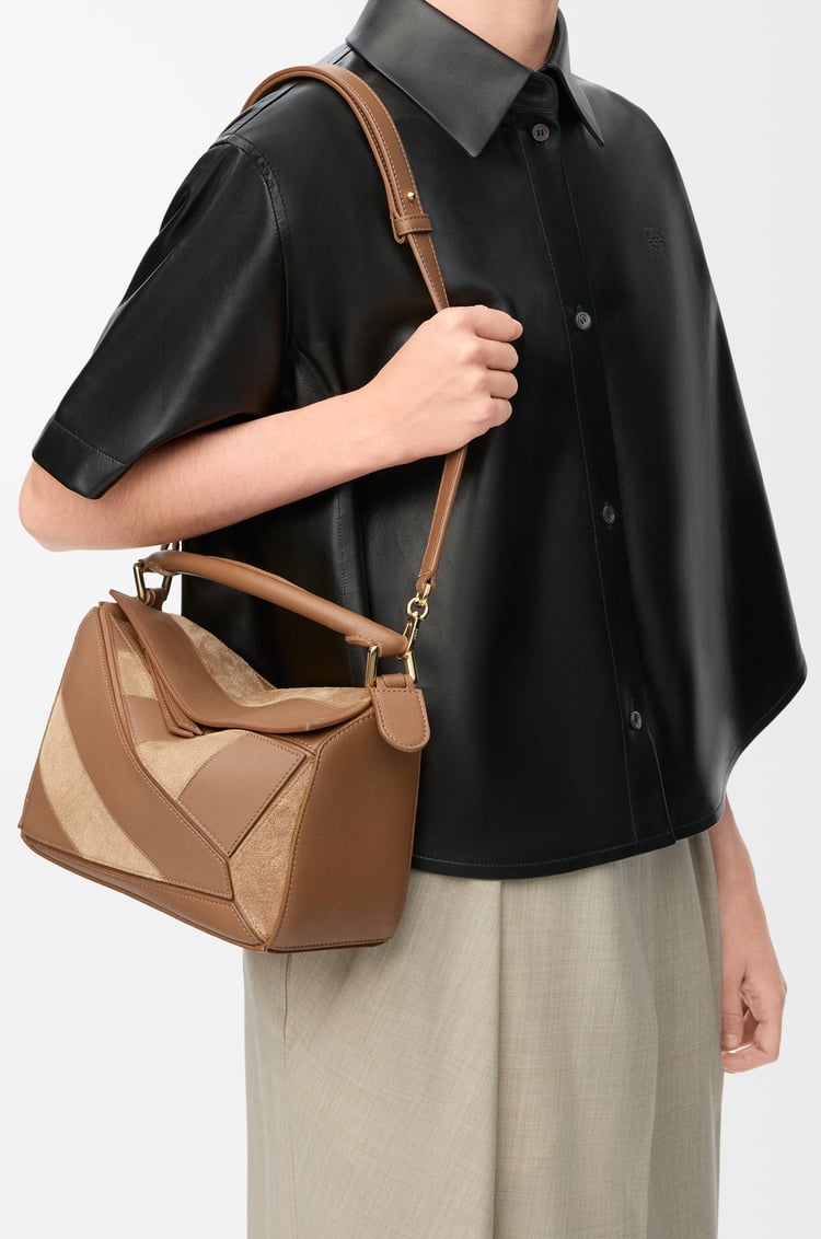 LOEWE Bolso Puzzle pequeño en piel de ternera y ante Roble