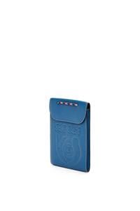 LOEWE Neck pocket in classic calfskin Blue/Multicolor