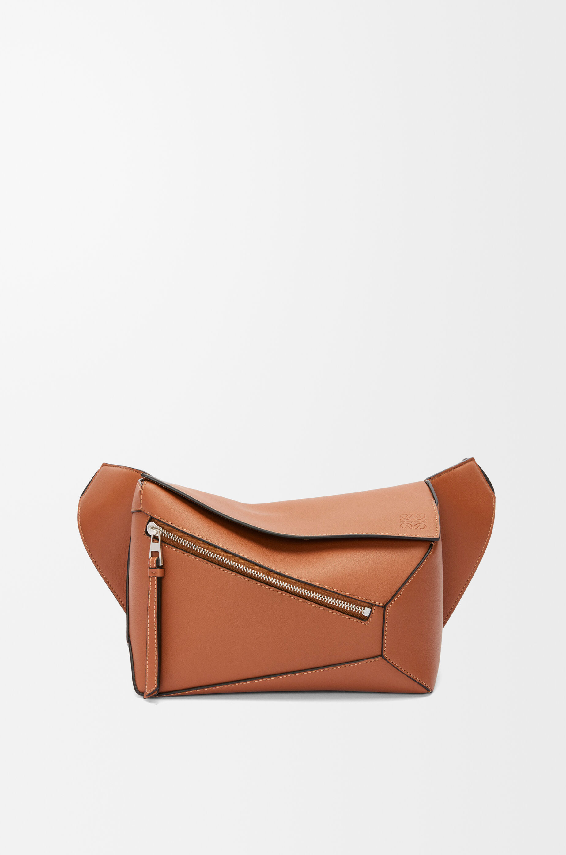 幸せなふたりに贈る結婚祝い パズル LOEWE - タン スモール（クラシックカーフ） バムバッグ バッグ