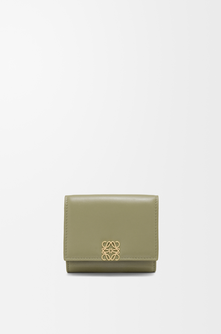 LOEWE パファー アナグラム トライフォールド ウォレット（シャイニーナパカーフ） ユーカリグリーン
