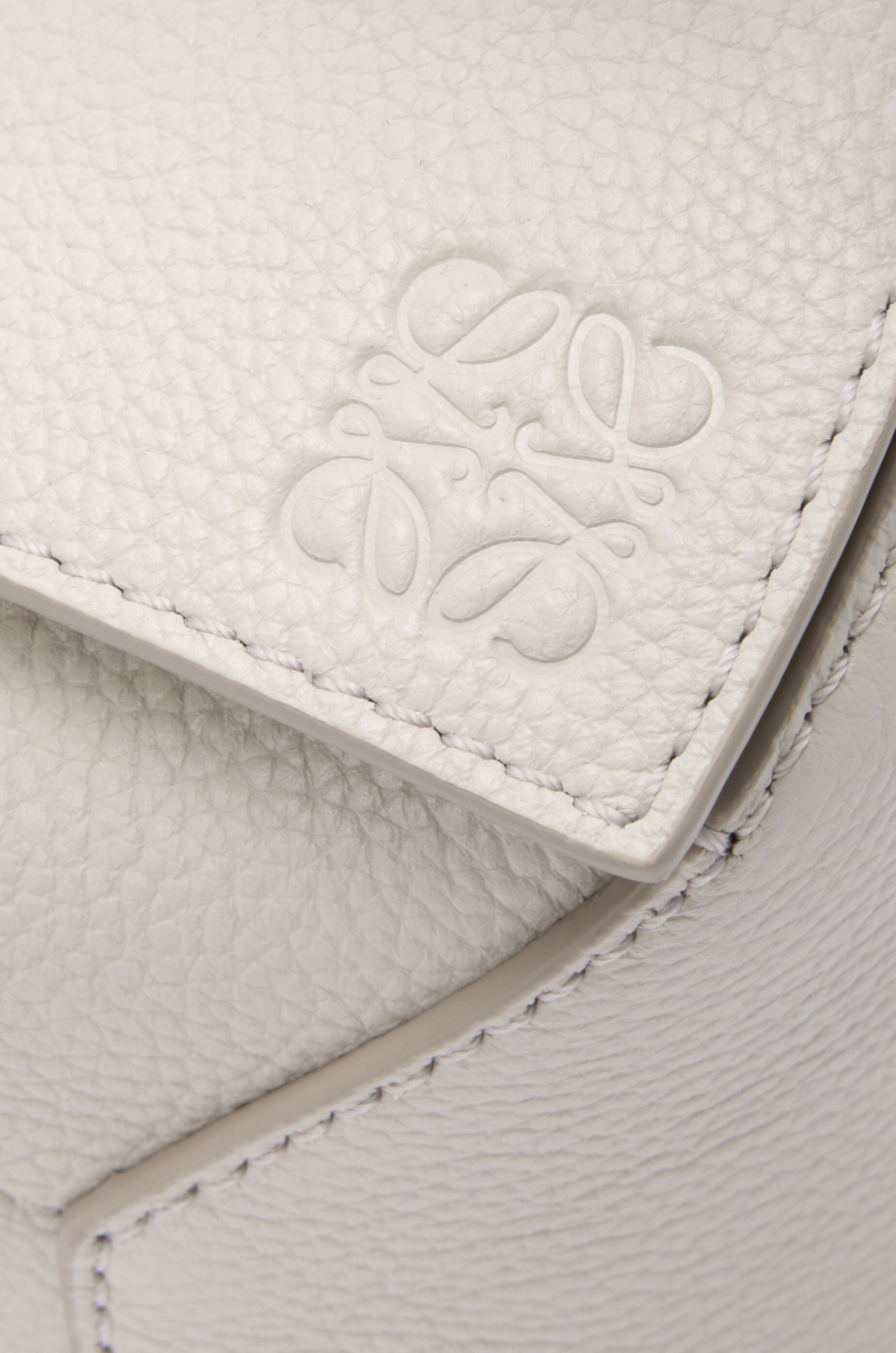 LOEWE ホワイト 三つ折り財布 Mini Puzzle Edge bag in soft grained calfskin Grey - LOEWE USA