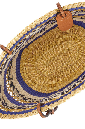 LOEWE Bolso Basket Tote en hierba de elefante y piel de ternera Natural/Azul plp_rd