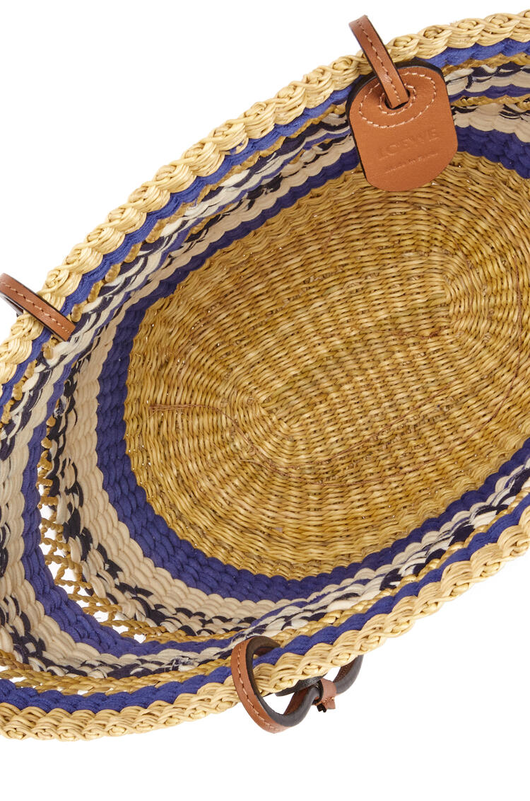 LOEWE Bolso Basket Tote en hierba de elefante y piel de ternera Natural/Azul pdp_rd