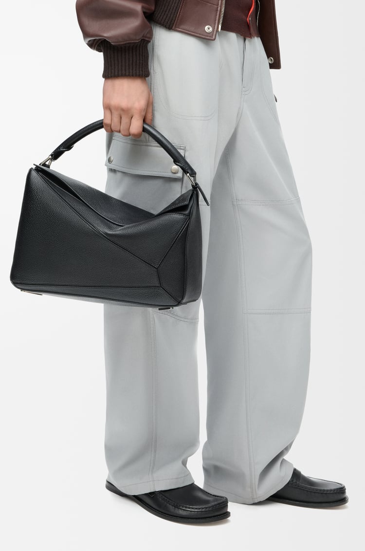 LOEWE Große Puzzle Tasche aus geschmeidigem genarbtem Kalbsleder Schwarz