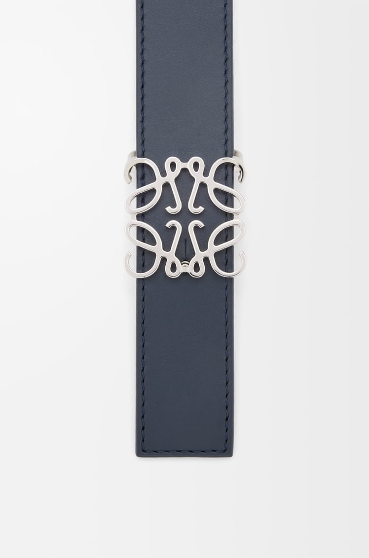 LOEWE Ceinture réversible Anagram en cuir de veau lisse Bleu Marine/Sable