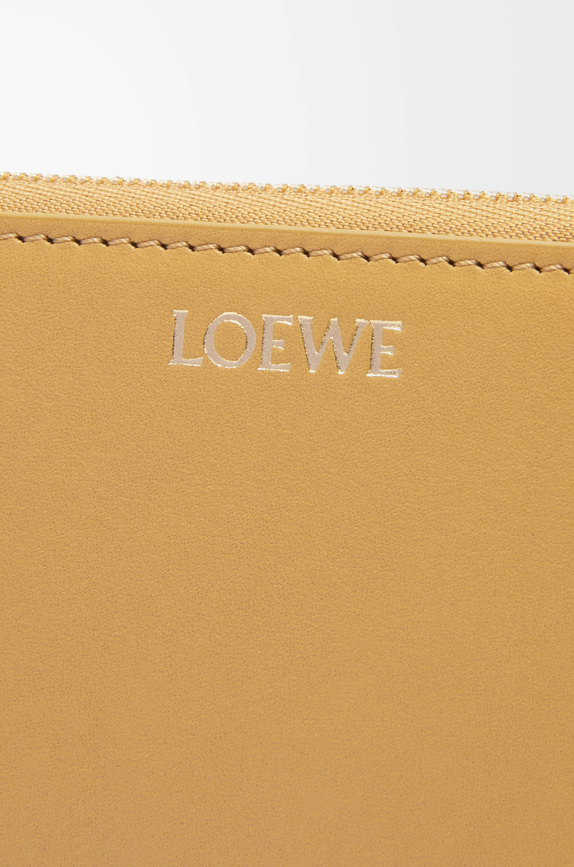 【もちもちもちこ】LOEWE zip around ウォレット Knot compact zip around wallet in shiny nappa calfskin