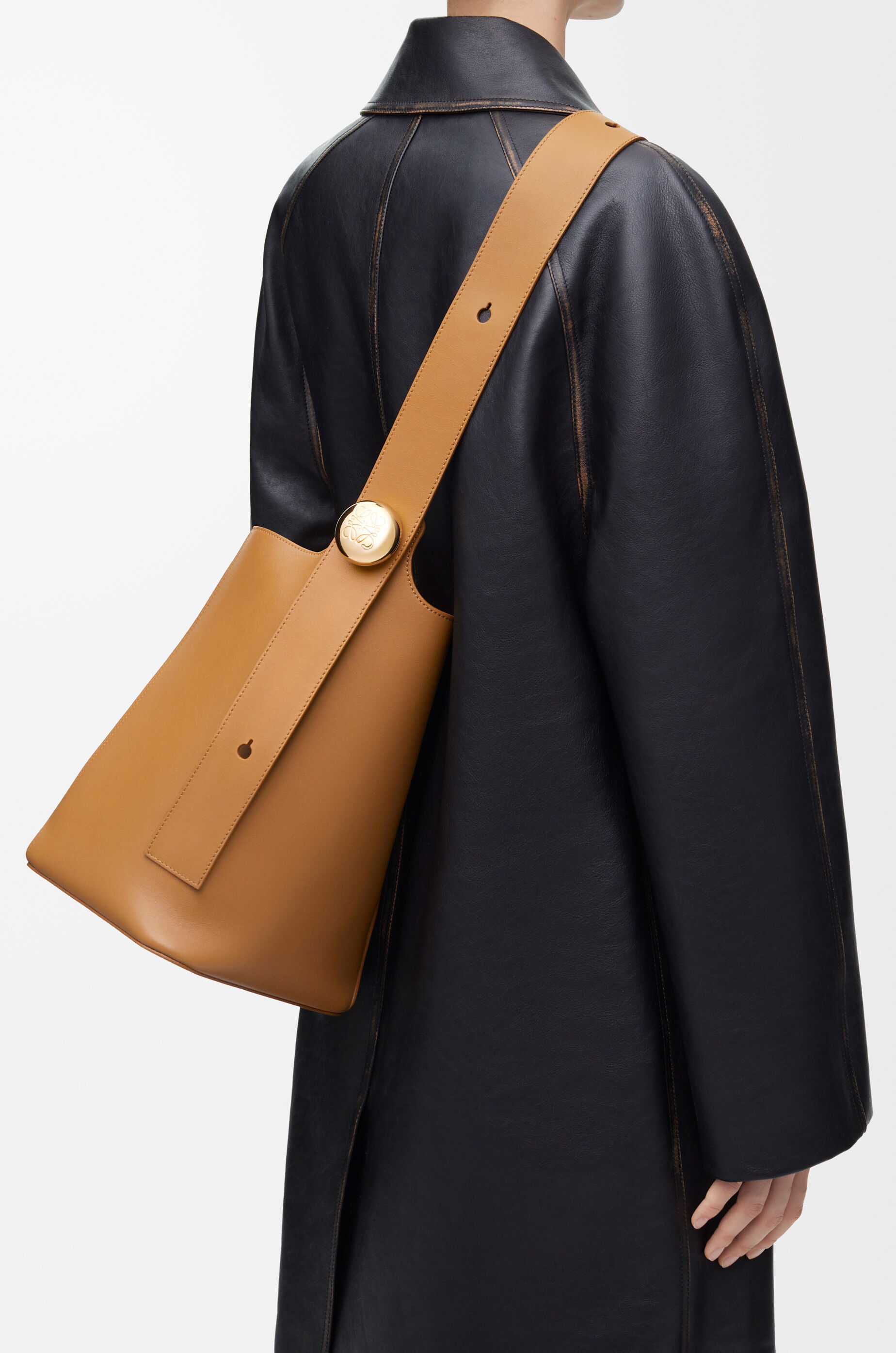 関税送料込★LOEWE*PEBBLE ミディアム バケット バッグ 国内発】LOEWE Pebble（ペブル）バケットバッグ ミディアム