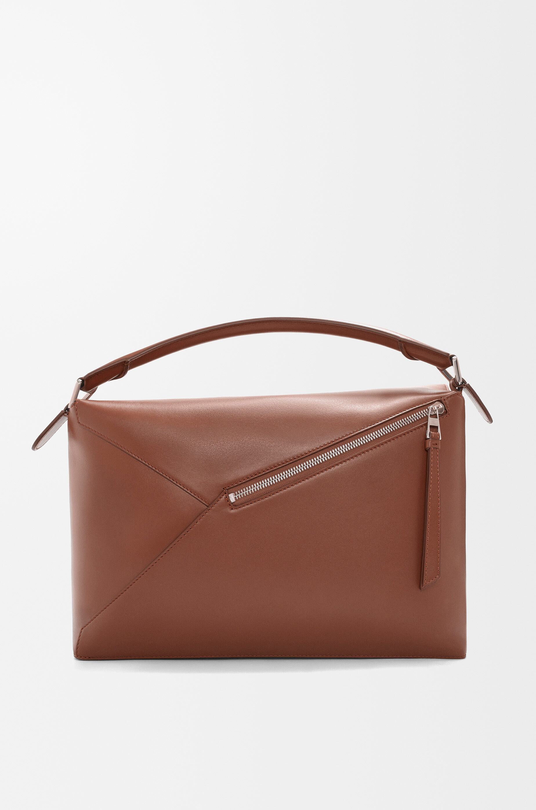 春のコレクション ラージ（シャイニーカーフ） パズルバッグ レッド LOEWE - バッグ