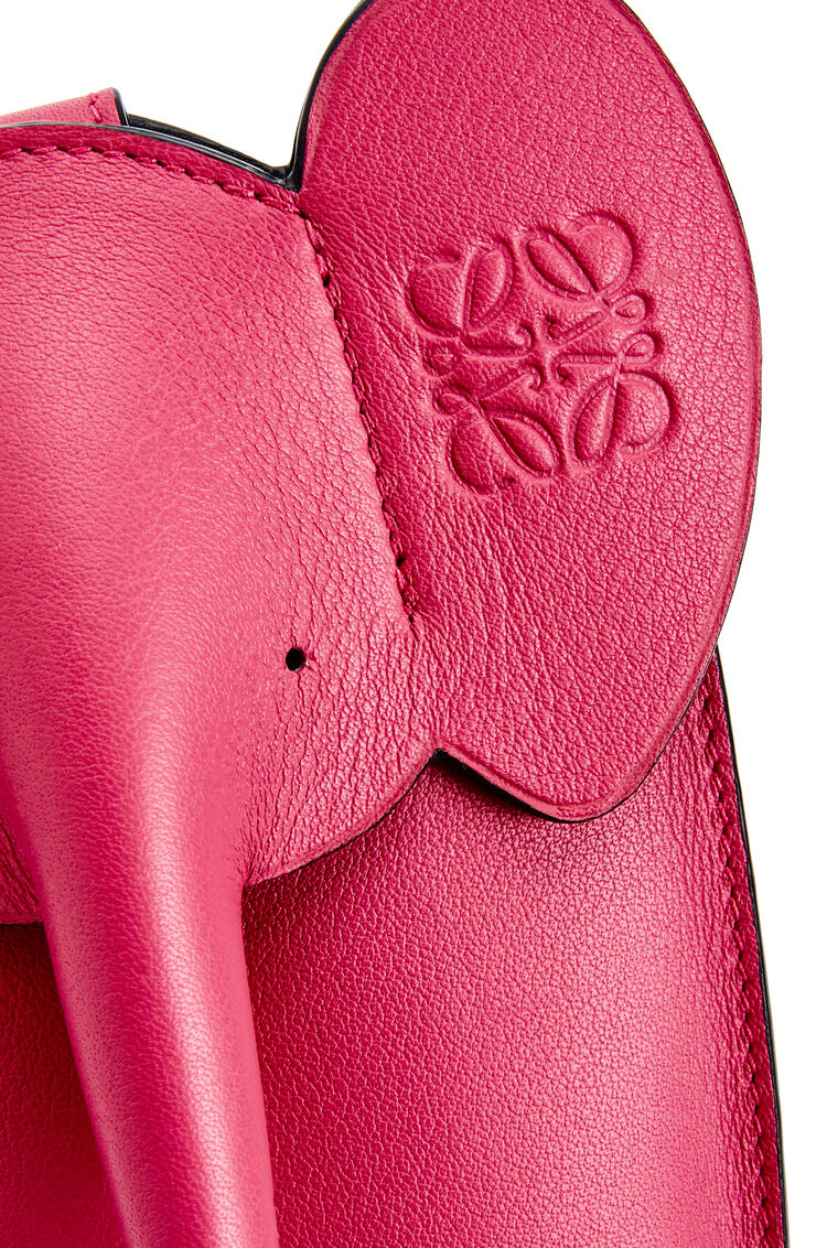 LOEWE Elephant Pocket in classic calfskin Ruby Red Glaze
