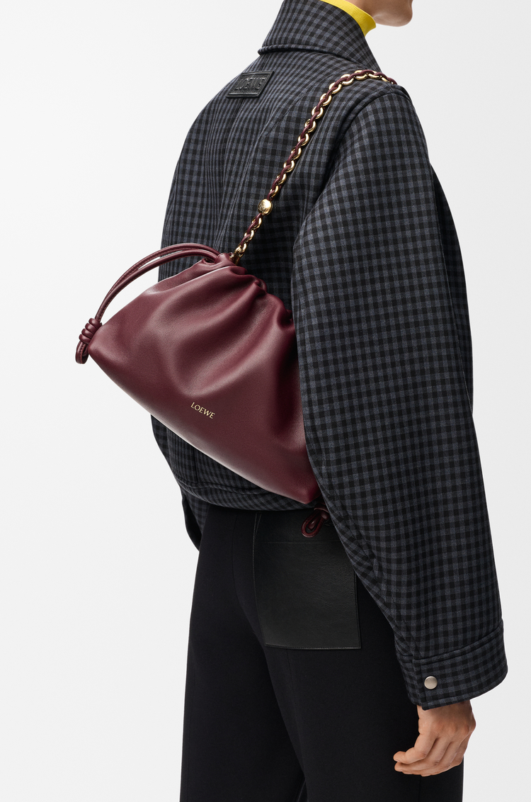 LOEWE 中型柔軟納帕小羊皮 Flamenco Purse 包款 深勃根地紅