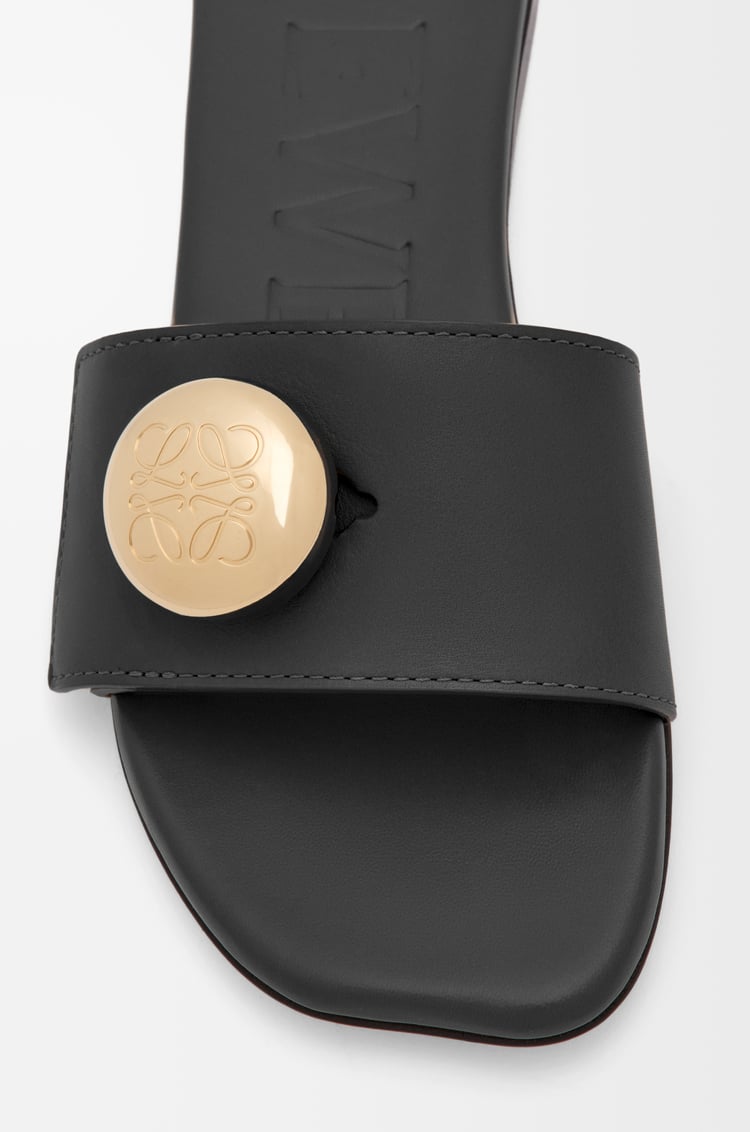 LOEWE Pebble 柔軟小牛皮涼鞋 黑色