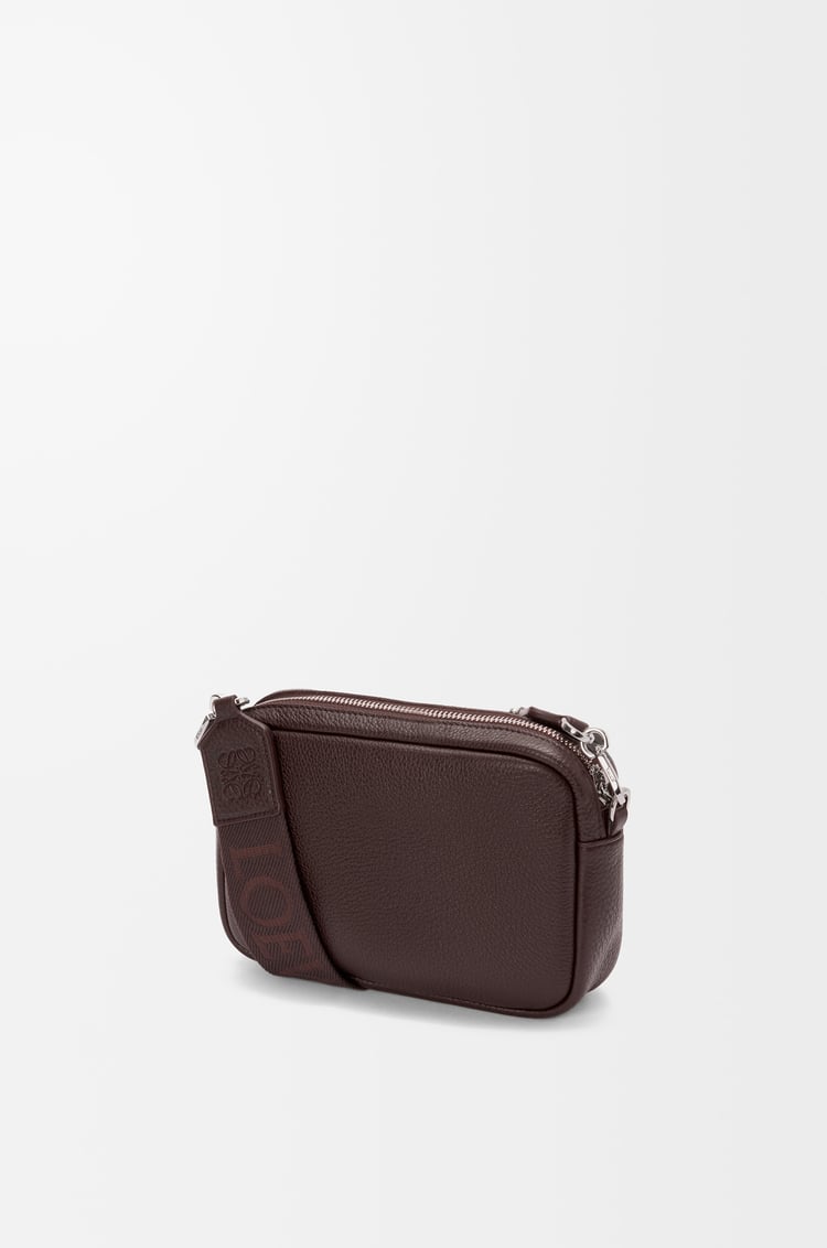 LOEWE ペブル メッセンジャーバッグ スモール（サプルグレインカーフ） オックスブラッド