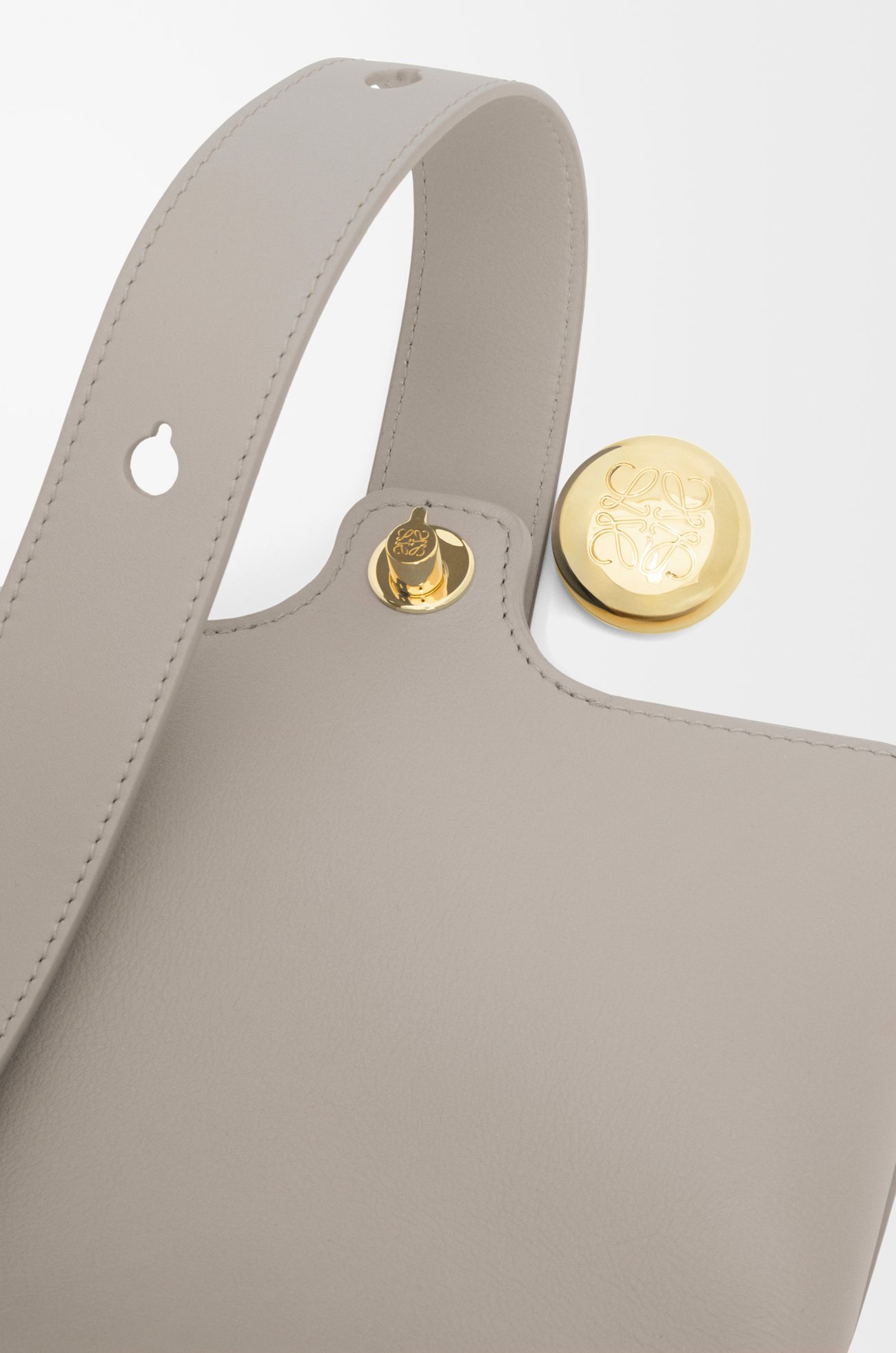 LOEWE 迷你平滑小牛皮 Pebble 水桶包 貝殼灰