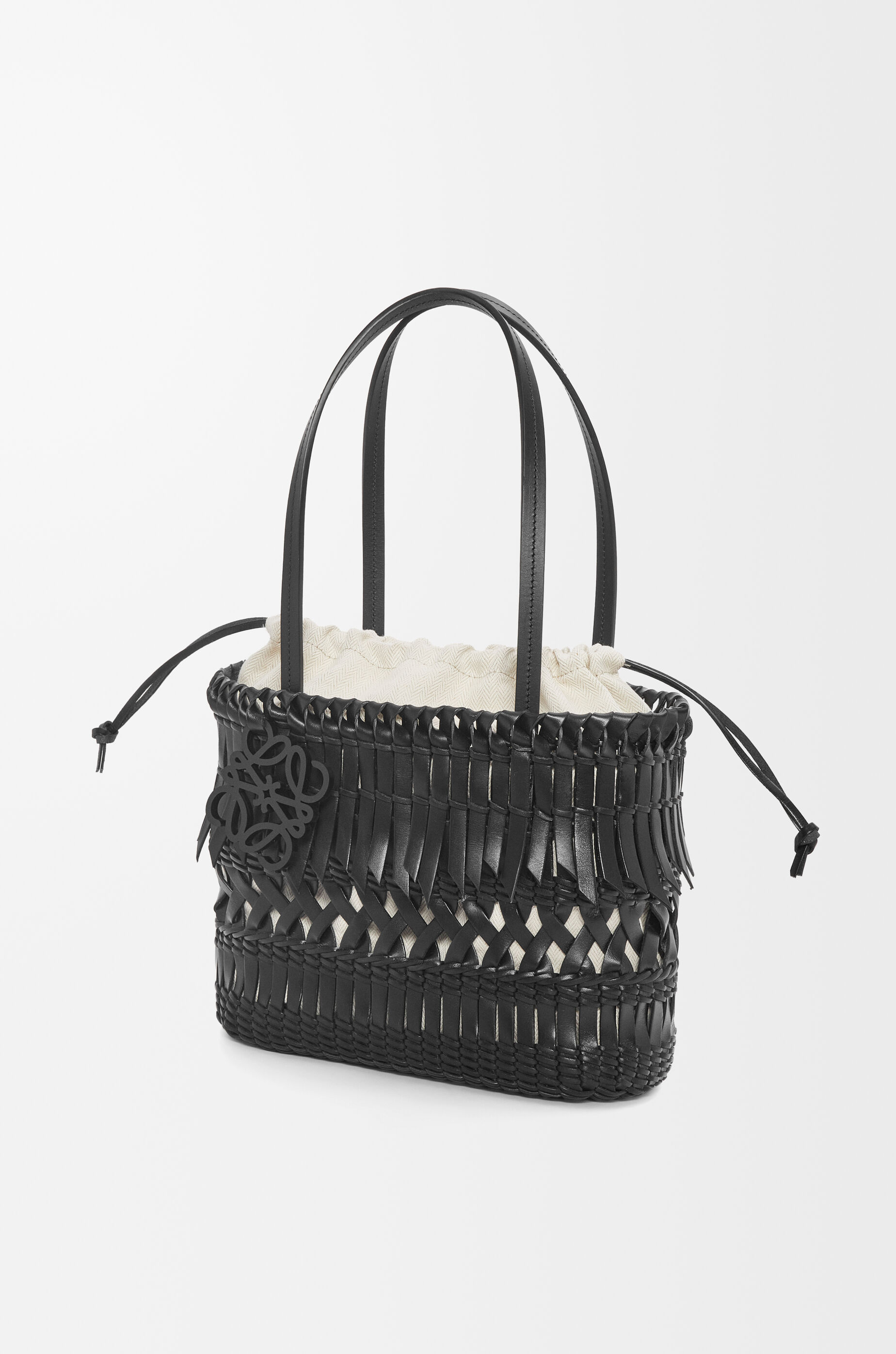 フリンジ スクエア バスケットバッグ（カーフ） ブラック - LOEWE