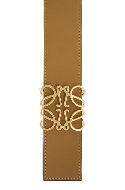 LOEWE Cinturón reversible en piel de ternera lisa con Anagrama Chocolate/Ocre/Dorado plp_rd