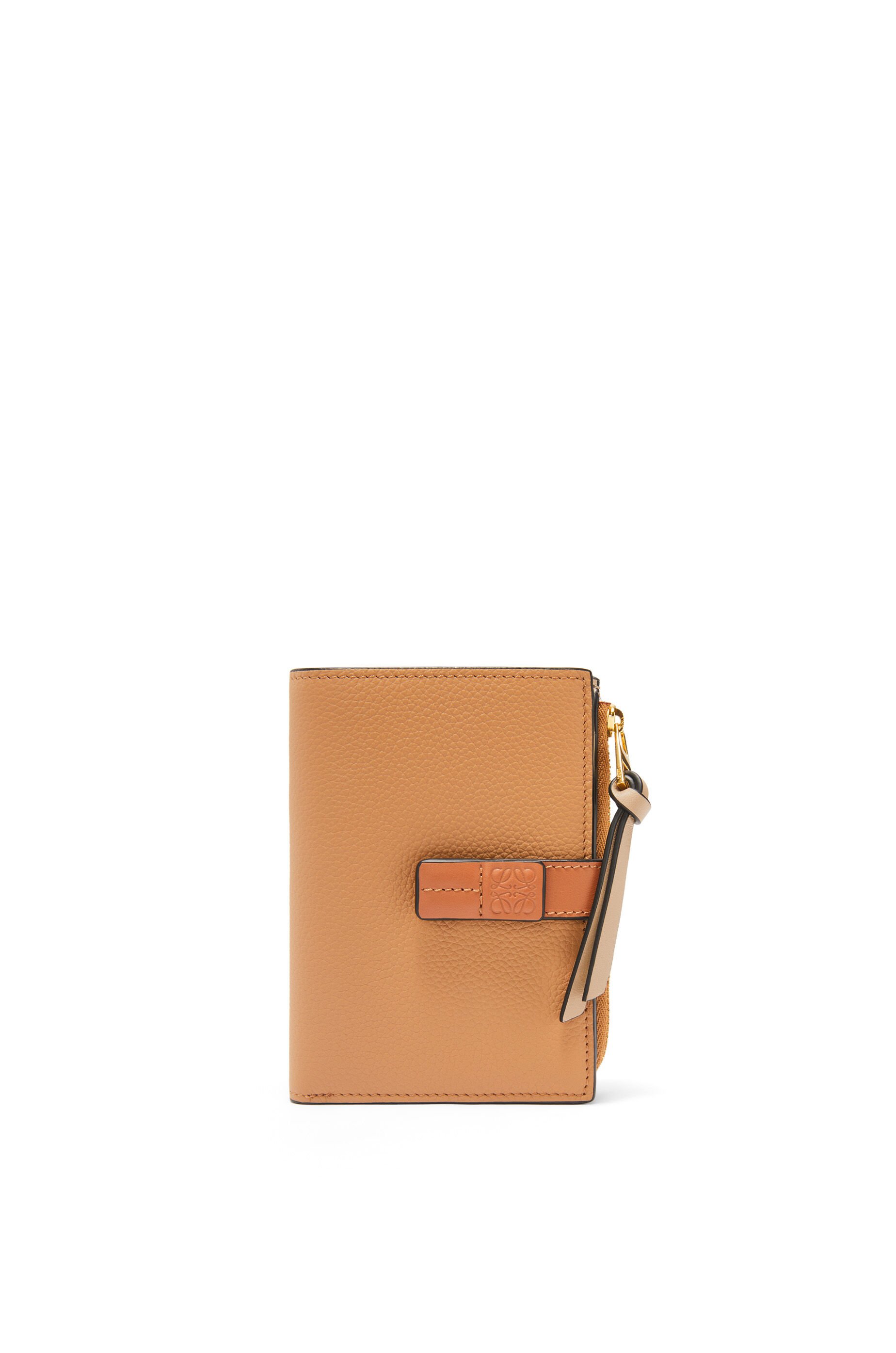 グランドセイコー セール ウォレット（ソフトグレインカーフ） バイフォールド スリムジップ ライトオーツ/ハニー LOEWE - アクセサリー
