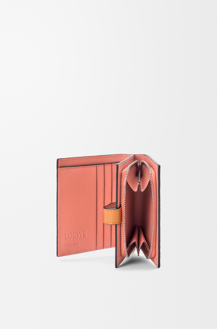 LOEWE Cartera compacta con cremallera en suave piel de ternera graneada Avena Claro/Miel