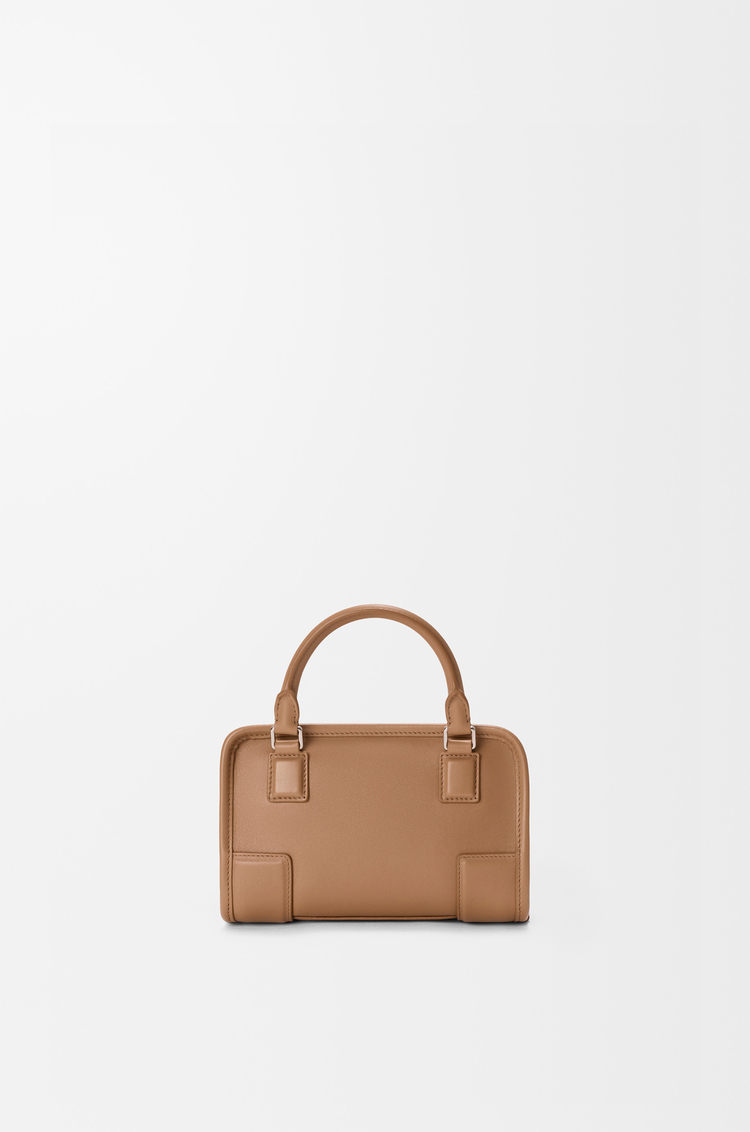 LOEWE Bolso Amazona 180 mini en piel de ternera suave Moca