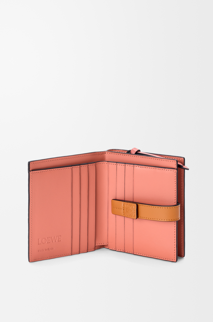 LOEWE Cartera compacta con cremallera en suave piel de ternera graneada Avena Claro/Miel