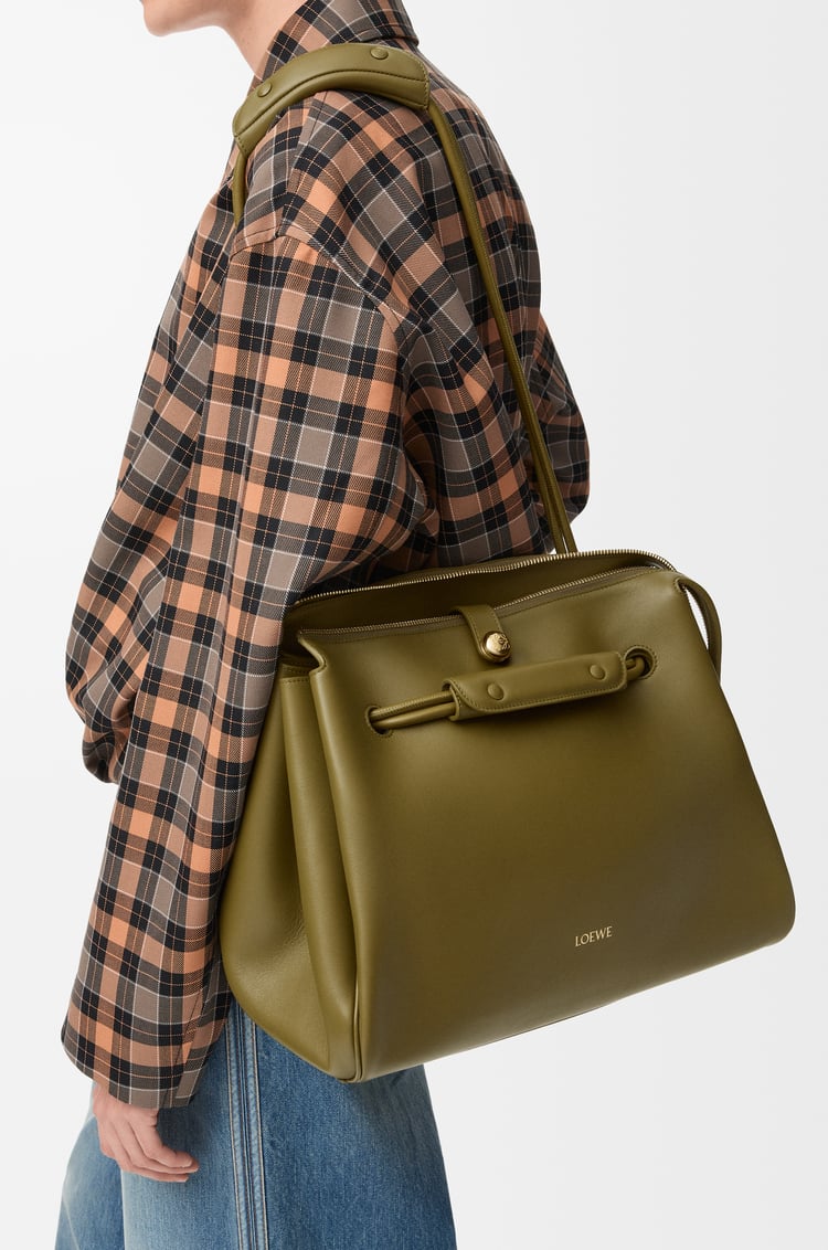 LOEWE Borsa Madrid grande in morbida pelle di vitello Oliva