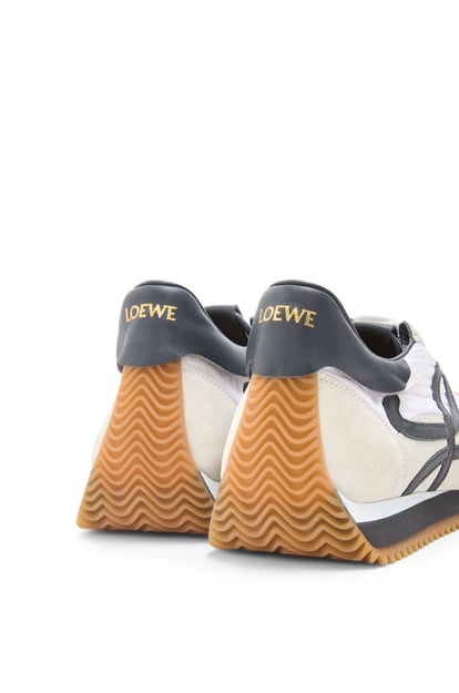 LOEWE Sneakers Flow Runner en nylon et veau velours BLEU ANTHRACITE/BLANC plp_rd