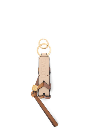 LOEWE Braided strap keyring in calfskin and brass Nude/Warm Desert plp_rd