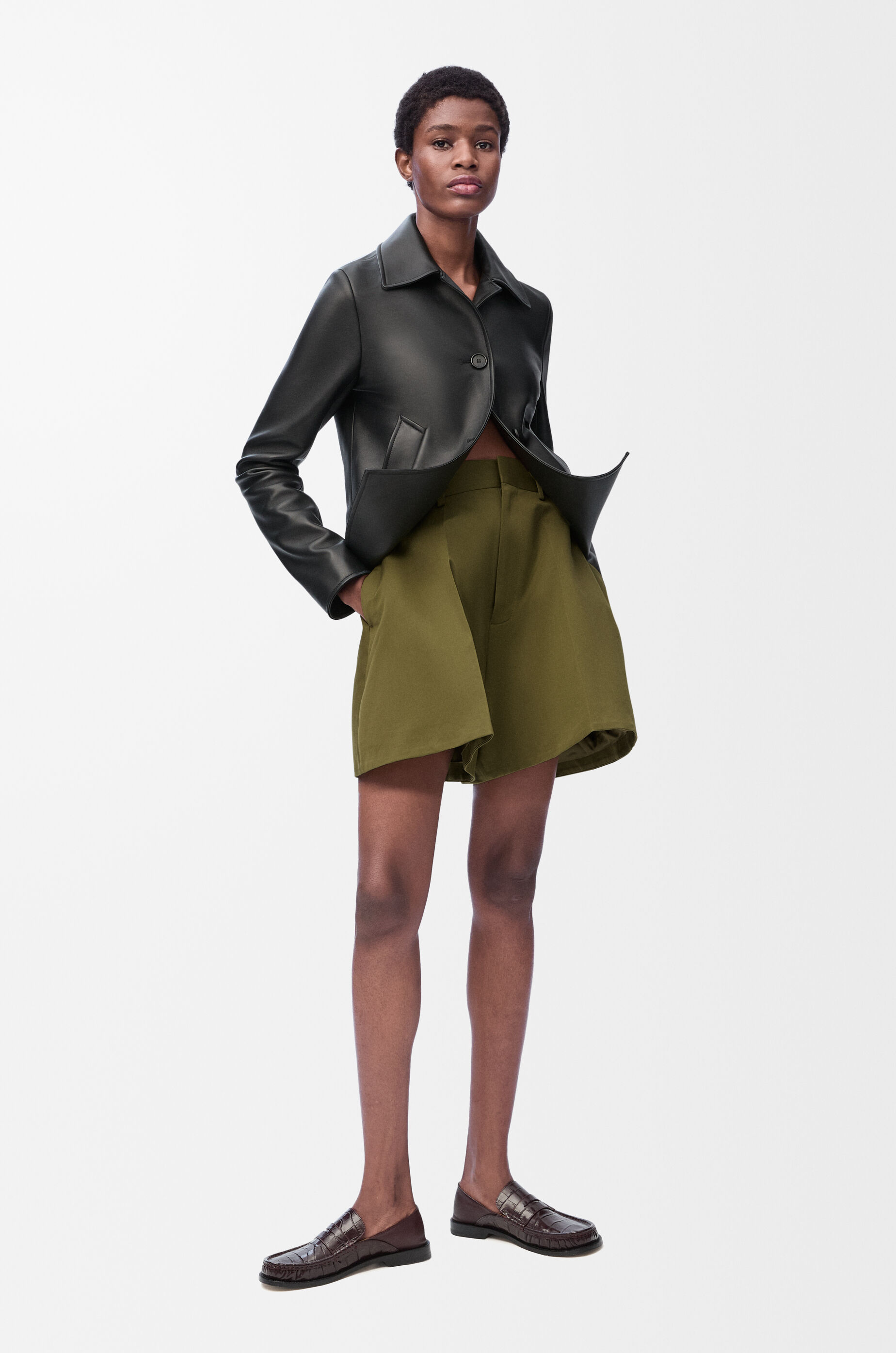 超人気新品 Trapeze shorts in cotton and silk Green - LOEWE パンツ