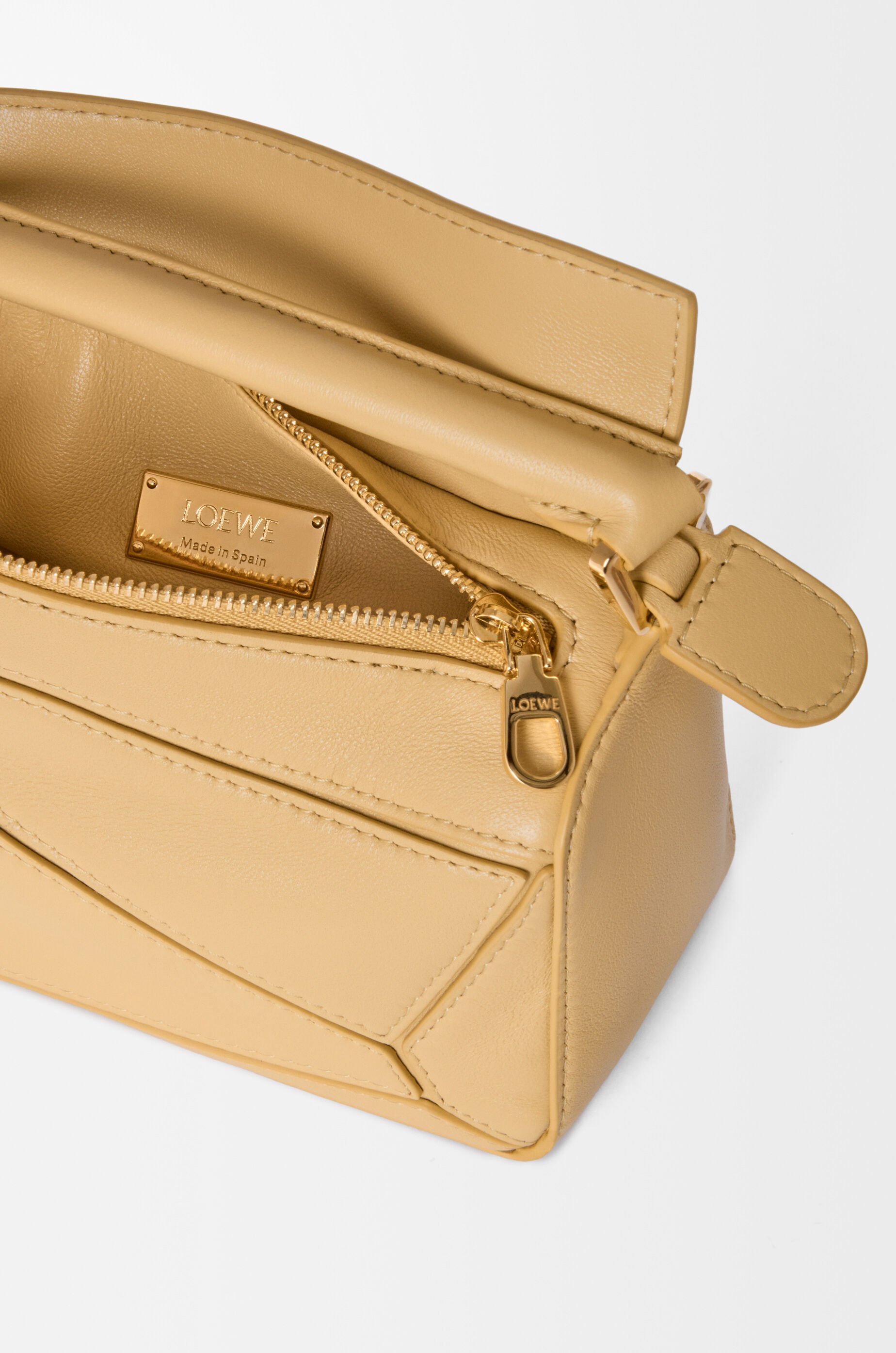 フェザーライト パズルバッグ ミニ（ナパラム） イエロー - LOEWE