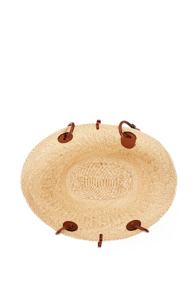 LOEWE Small Anagram Basket bag in iraca palm and calfskin Natural/Tan