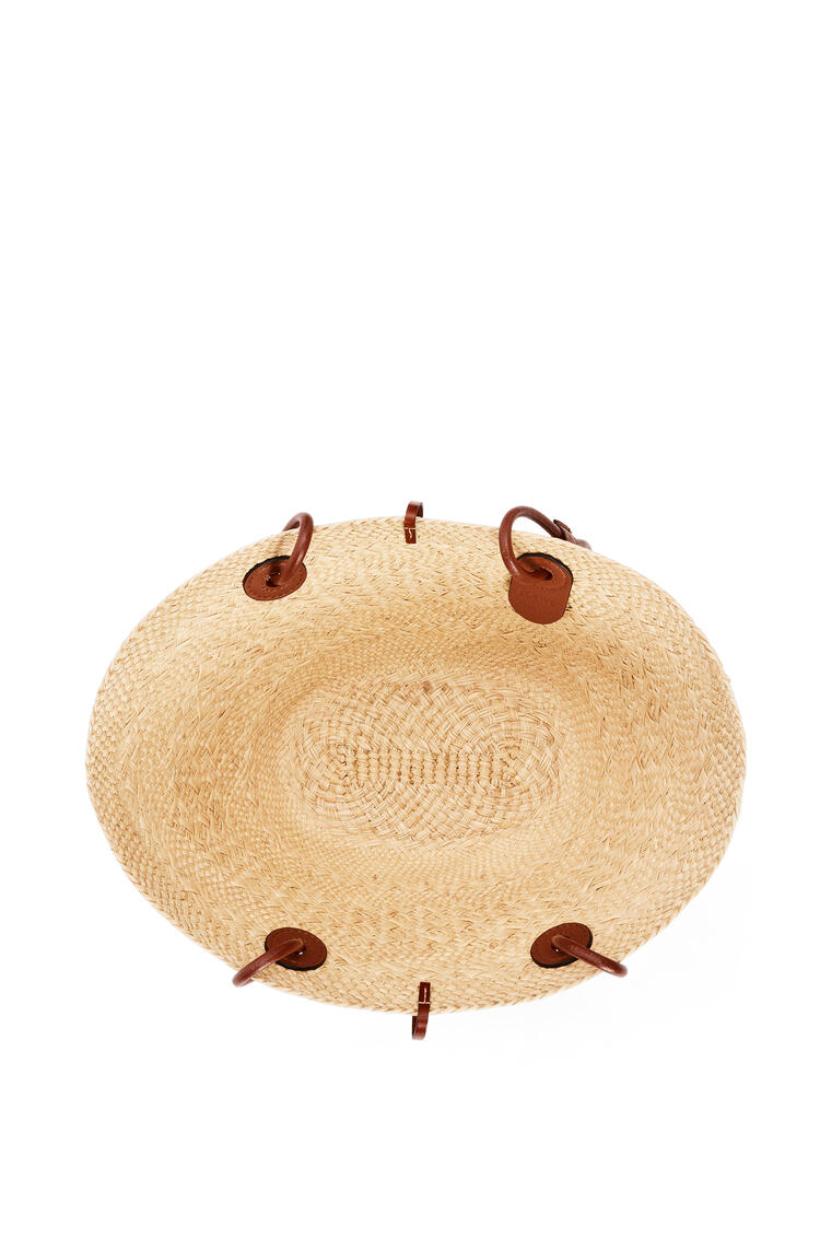 LOEWE Bolso Anagram Basket pequeño en palma de iraca y piel de ternera Natural/Bronceado pdp_rd