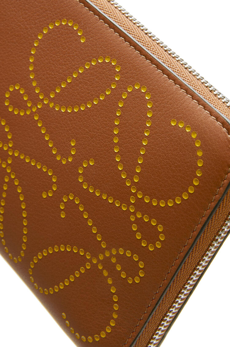 LOEWE Zip around wallet in classic calfskin Tan/Ochre