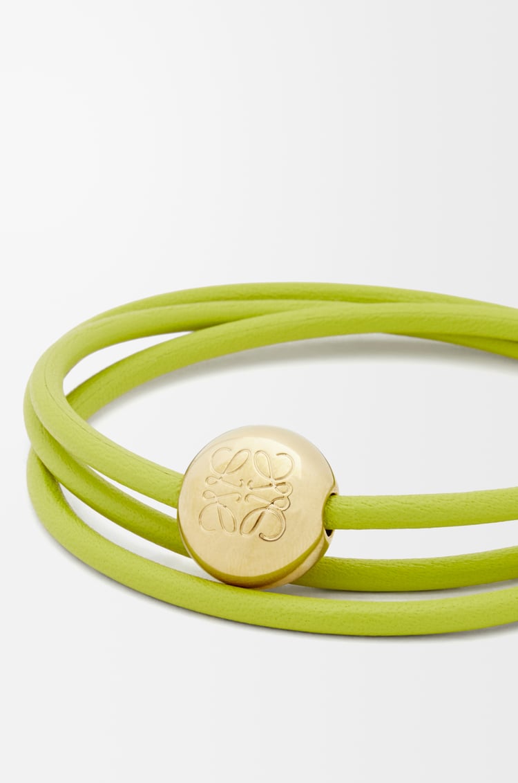 LOEWE Pulsera Pebble en piel de ternera Verde