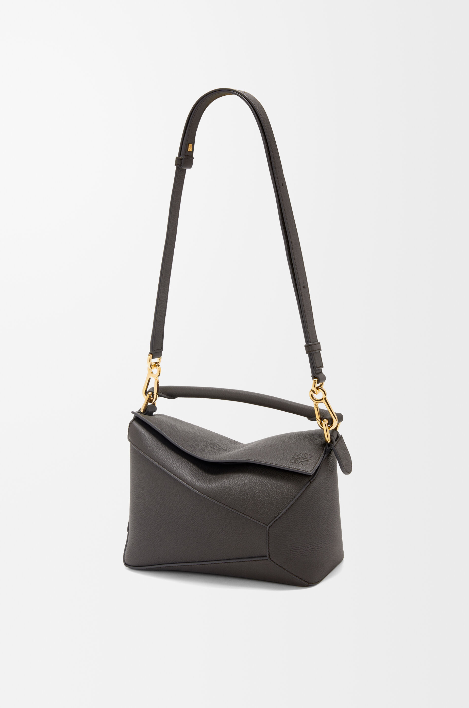 LOEWE 小型柔軟粒面小牛皮 Puzzle 包款 深灰色