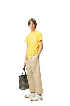 LOEWE Camiseta en algodón con bolsillo falso y anagrama Amarillo plp_rd